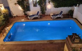 Gran Adosado Con Piscina Privada En Zona Muy Tranquila